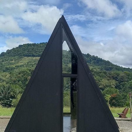 Wawowow Hotel Tomohon Екстериор снимка