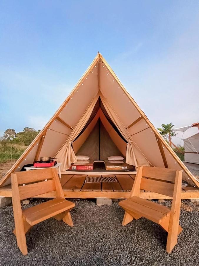 Wawowow Hotel Tomohon Екстериор снимка